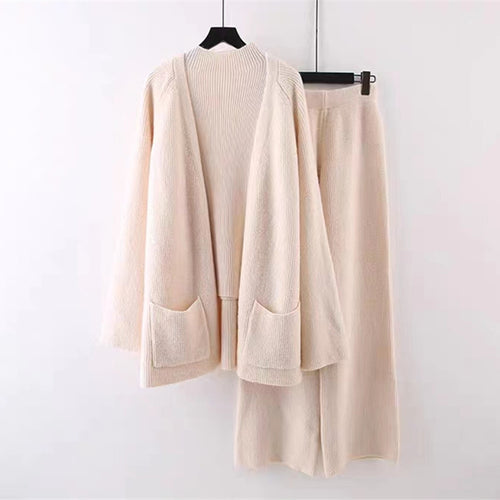 Cozy knit set for women with a wide cardigan and comfortable pants Lune London