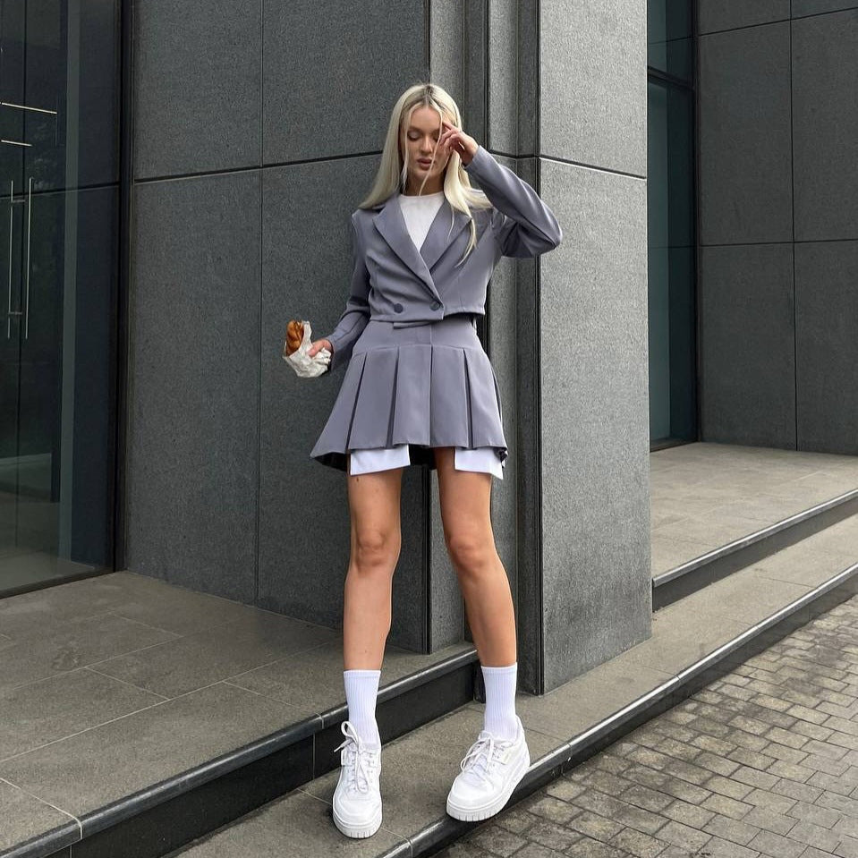 Dress jacket for women with a fitted cut and elegant pleats Lune London