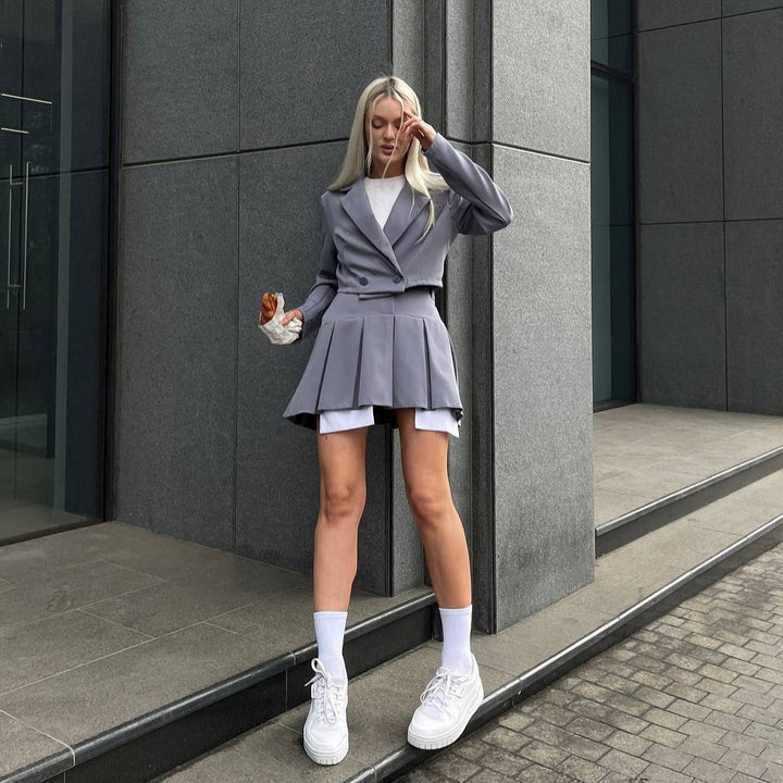 Dress jacket for women with a fitted cut and elegant pleats Lune London