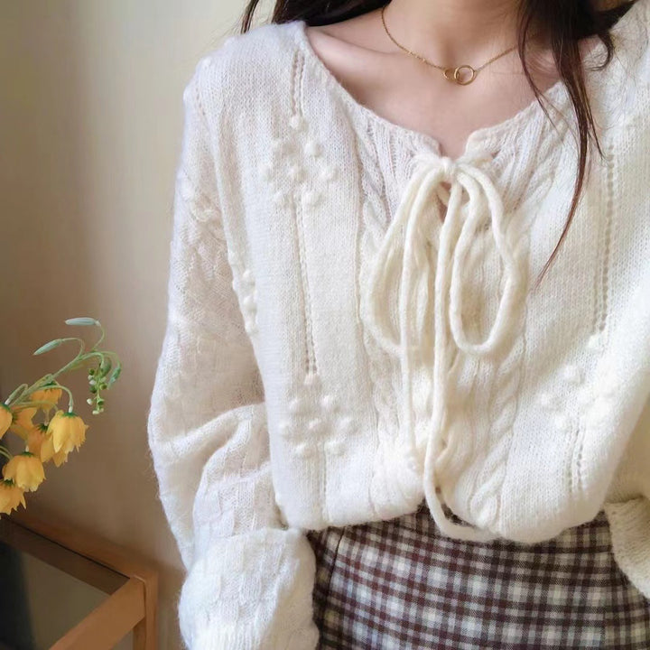 Sweater tendance pour femmes avec des rubans décoratifs et un motif texturé Chic & Stil