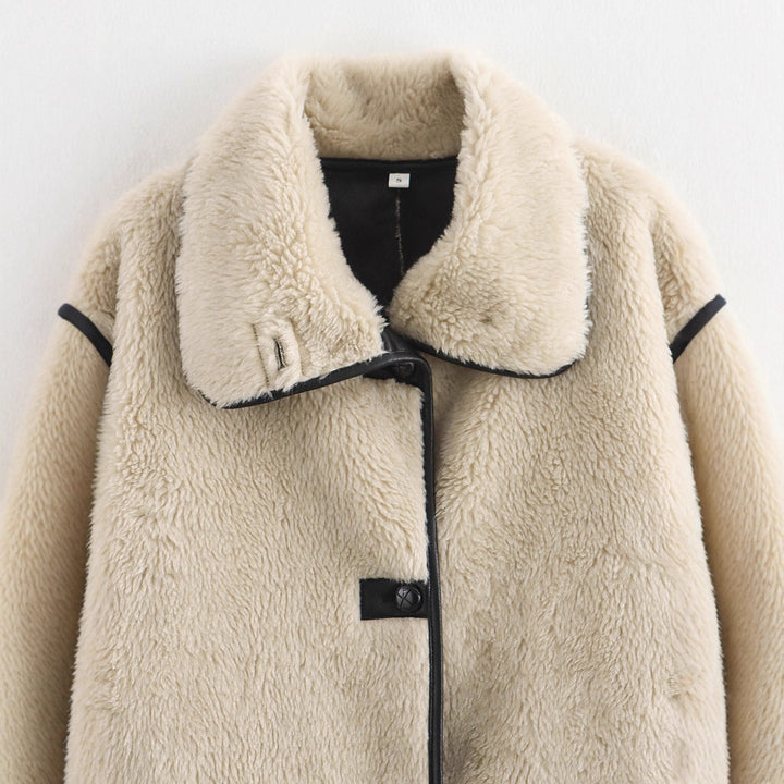 Ladies teddy coat with modern cut and large pockets Lune London