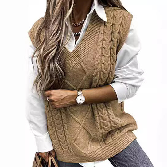 Knitted vest for women with braided design and V-neck Lune London