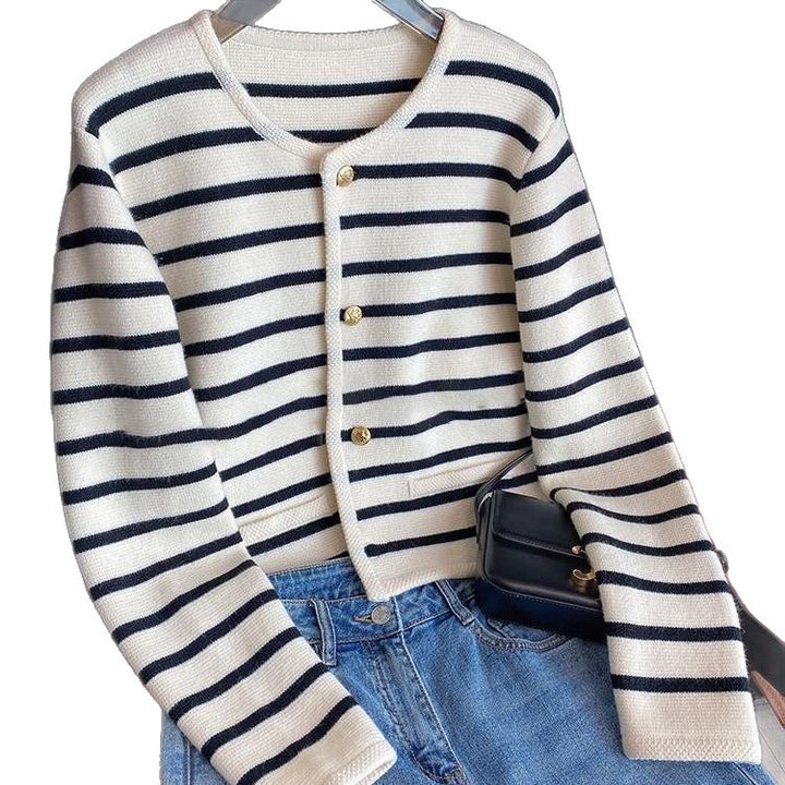 Cardigan à la mode pour femmes avec un motif rayé texturé et des boutons élégants Chic & Stil