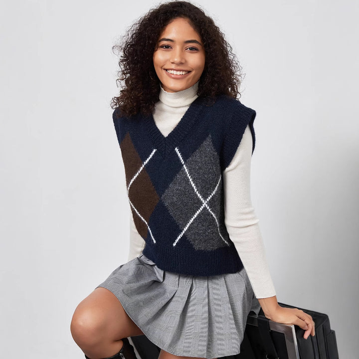 Knitted sweater for ladies with a modern diamond pattern Lune London