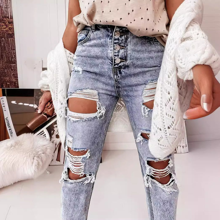 Women's destroyed jeans in casual boyfriend cut with high waist and details Lune London