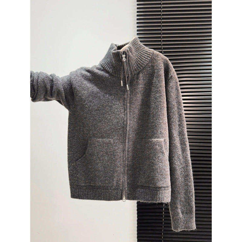 Cardigan thermique pour femmes avec col haut et deux poches pratiques.