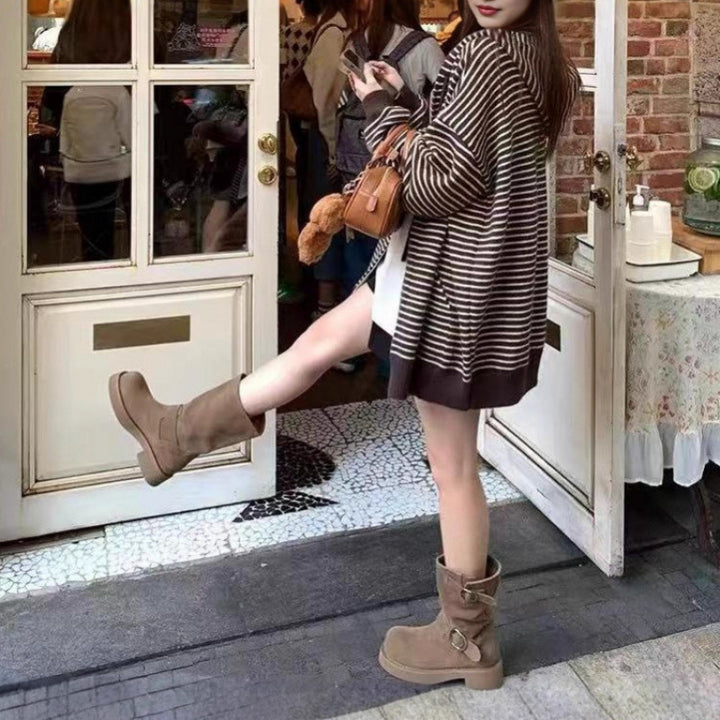 Cardigan féminin à la mode avec un large motif rayé et des poches pratiques Chic & Stil