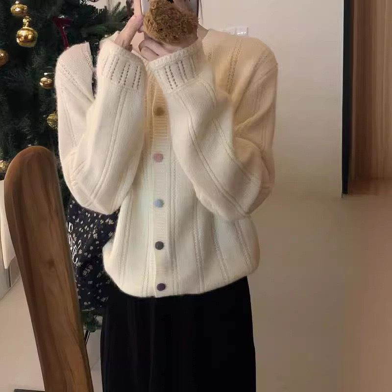 Ladies chunky knit cardigan with an elegant ribbed pattern and button closure Lune London