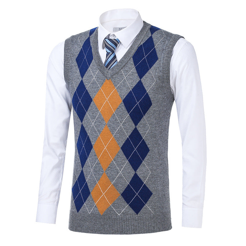 Men's classic knit V-neck sweater with diamond pattern Lune London
