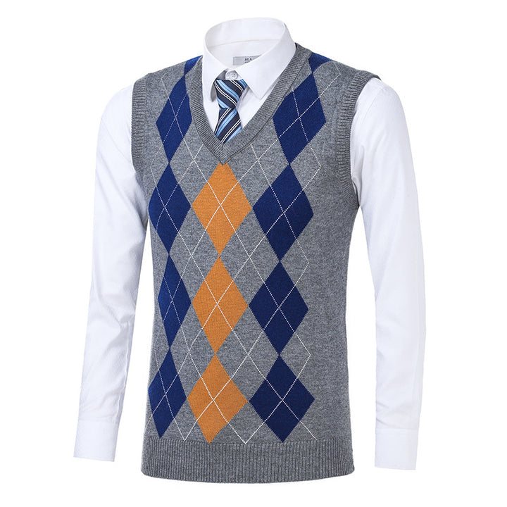 Men's classic knit V-neck sweater with diamond pattern Lune London