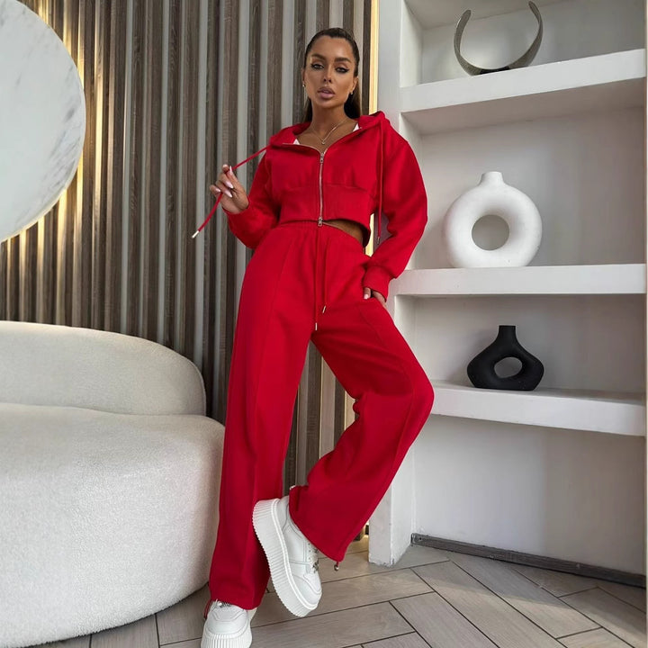 Sporty hoodie set for women with a loose fit and elastic waistband Lune London