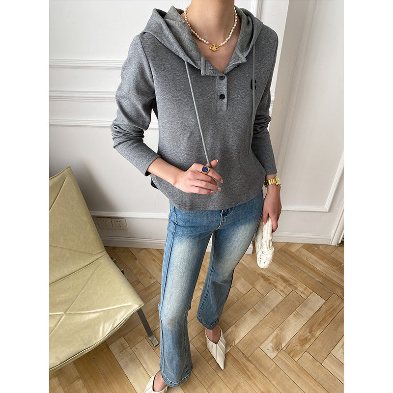Ladies hoodie with button placket and casual fit Chic & Stil