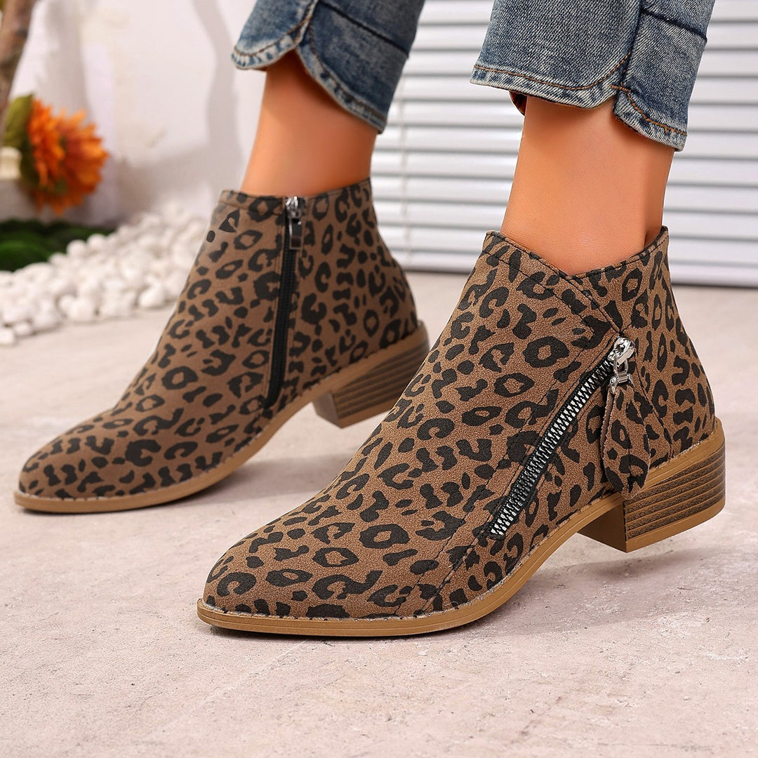 Women's ankle boots with an elegant leopard pattern and a stylish zipper Lune London