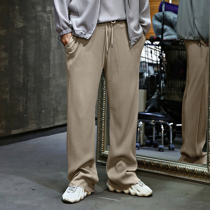 Casual knit pants for men with elastic waistband and practical side pockets Lune London