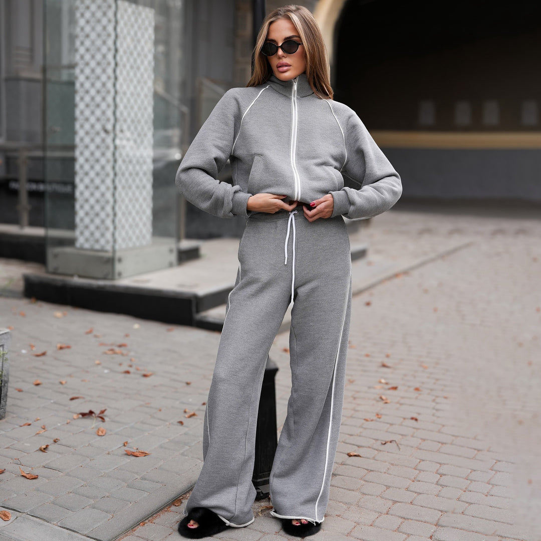 Casual sports set for women with high collar and elastic edges Lune London