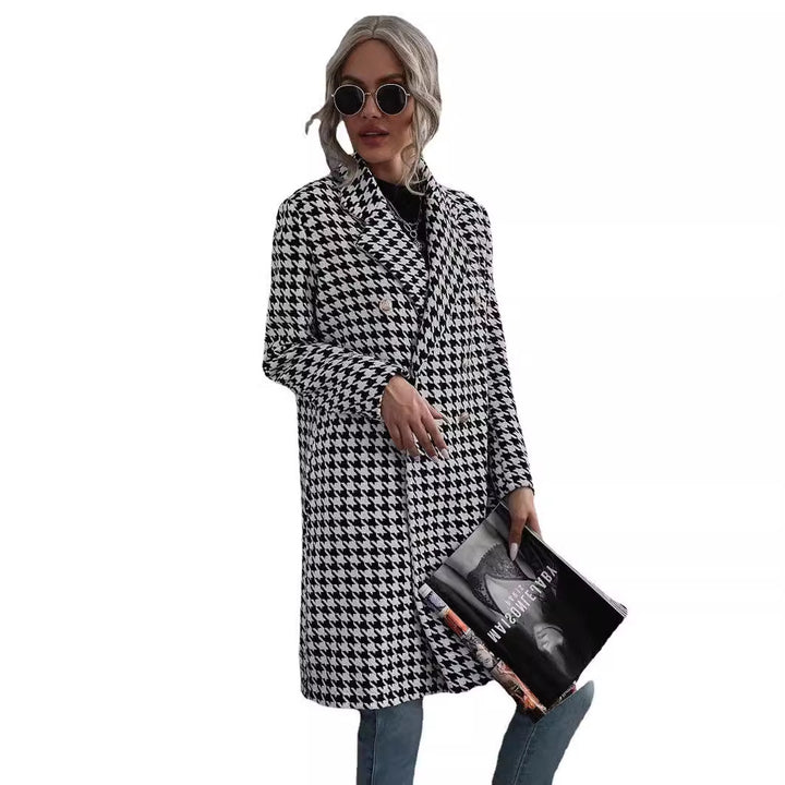 Ladies trendy plaid coat with double-breasted buttons and chic casual fit