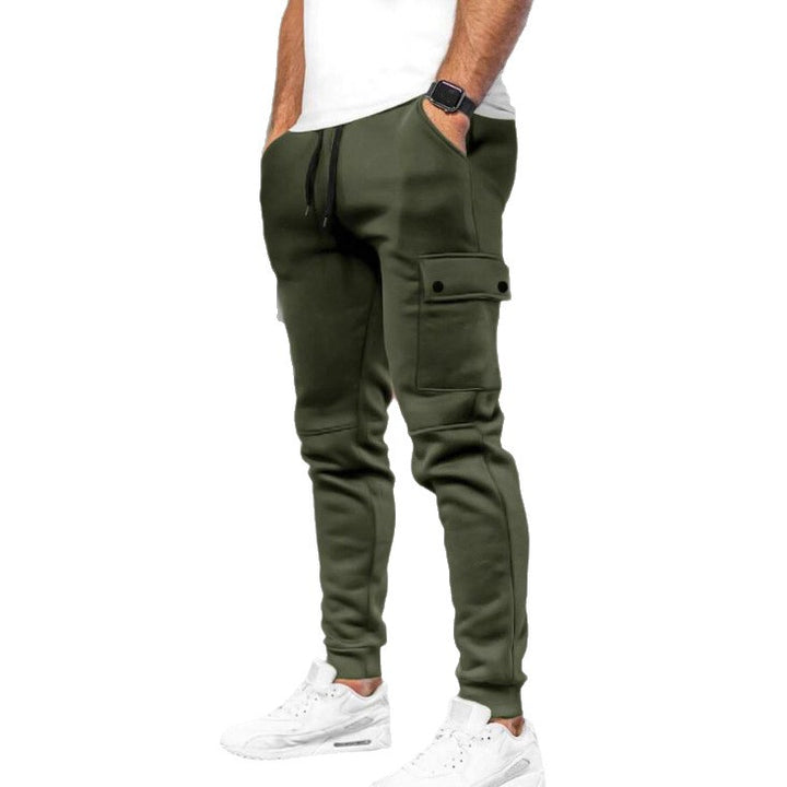Sporty men's cargo sweatpants with practical side pockets Lune London