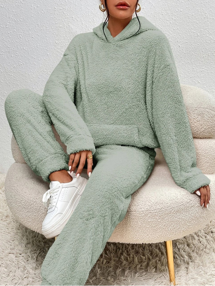 Women's fleece loungewear set with hood and pockets Lune London