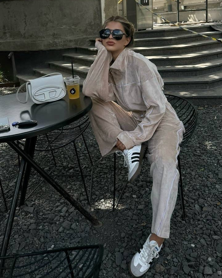 Women's Sports Training Jacket and Pants Set Chic & Stil