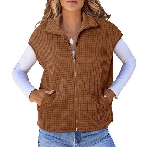 Quilted vest for women with practical zipper and side pockets Lune London