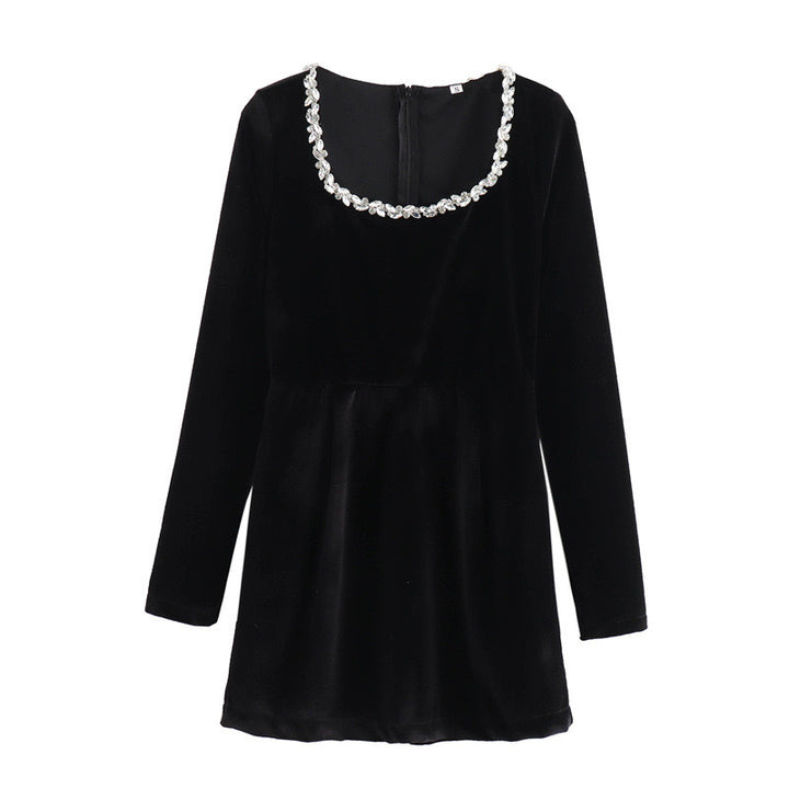 Elegant dress for women with a nice round neckline and decorated chic and stylish details