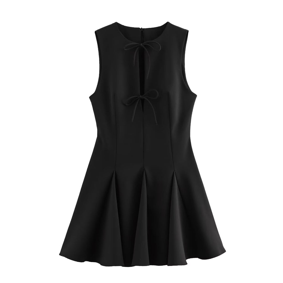 Leisure dress for women with refined knot details and a flowing hem Lune London
