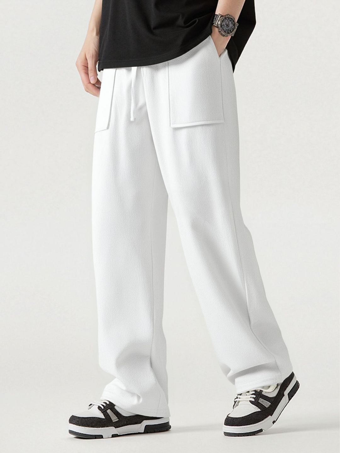 Casual cargo pants for men with practical pockets and elastic waist Lune London