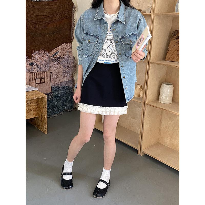 Women's denim shirt jacket with two breast pockets and button closure Chic & Stil