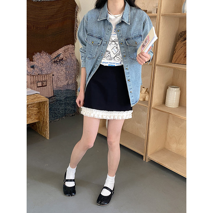 Women's denim shirt jacket with two breast pockets and button closure Chic & Stil