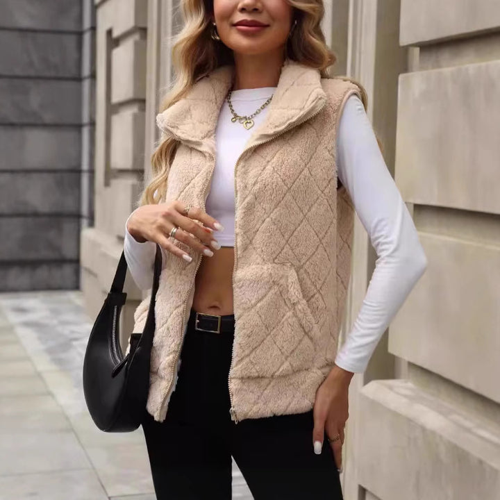 Cozy quilted fleece vest for women with hood and practical pockets Lune London
