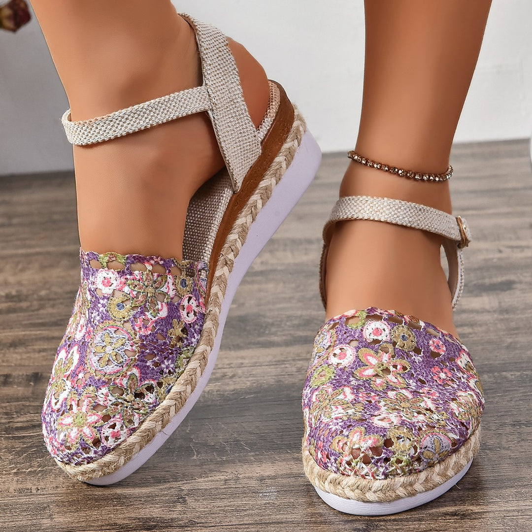 Ladies espadrilles with an elegant crochet design and a comfortable sole Lune London