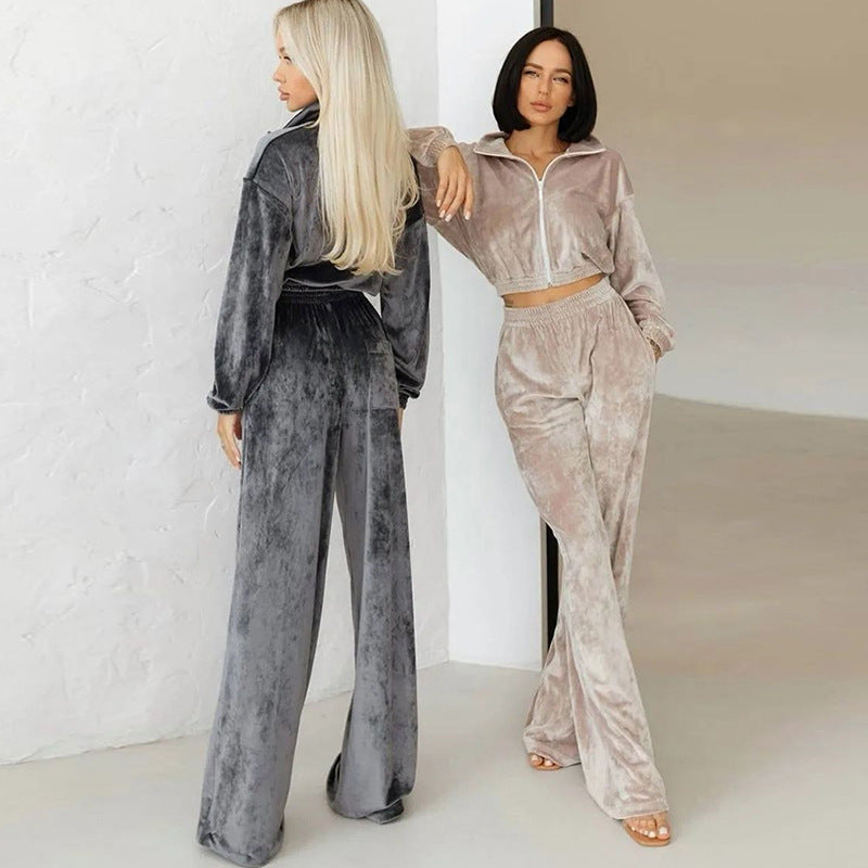 Casual loungewear set for women in velvety material with high collar and zipper Lune London