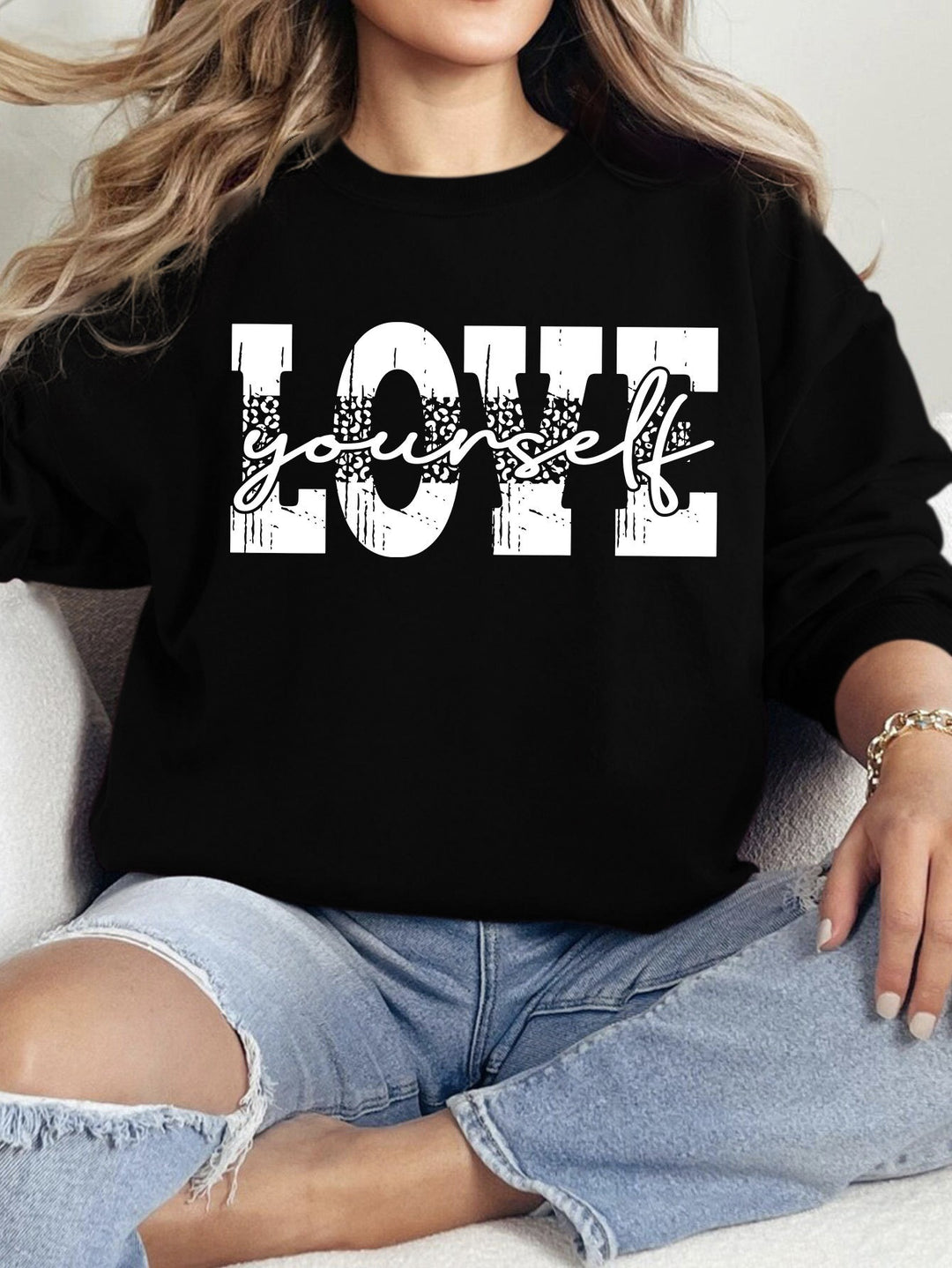 Sweat-shirt pour femmes avec une lettrage LOVE créatif et une coupe décontractée Chic & Stil
