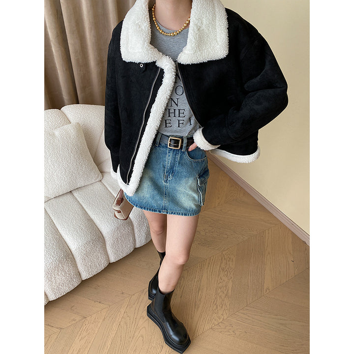 Women's fashionable teddy jacket with contrasting details Chic & Stil
