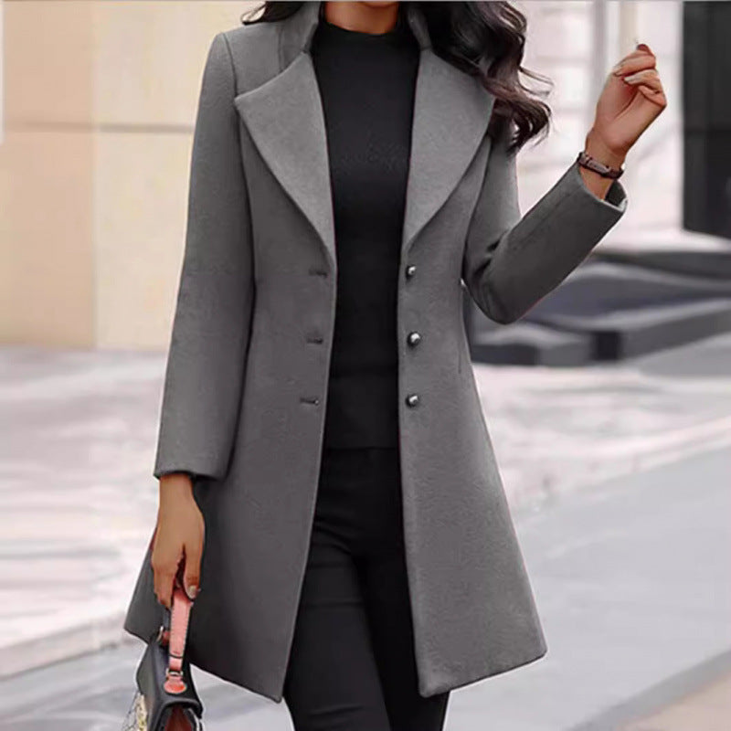 Elegant wool coat for women with a structured cut and a double-button design.