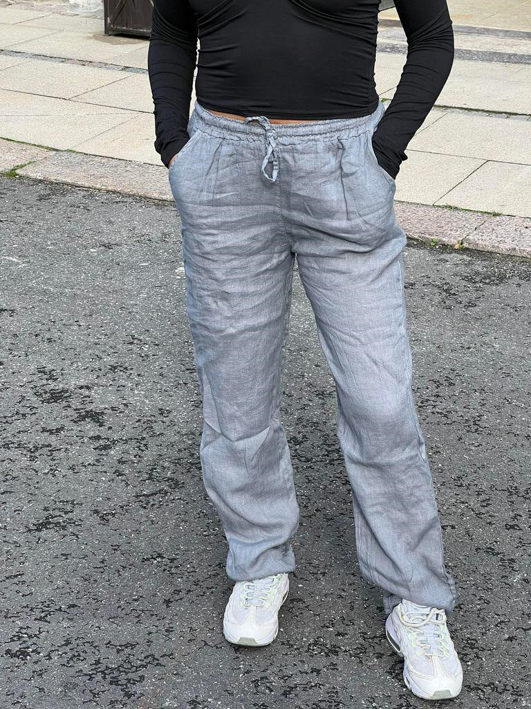 Loose linen pants for women with elastic waistband and side pockets Lune London