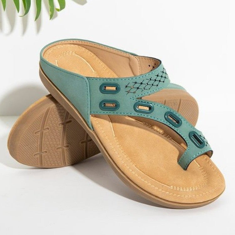 Comfortable strap sandals for women with special straps and a comfortable insole Lune London