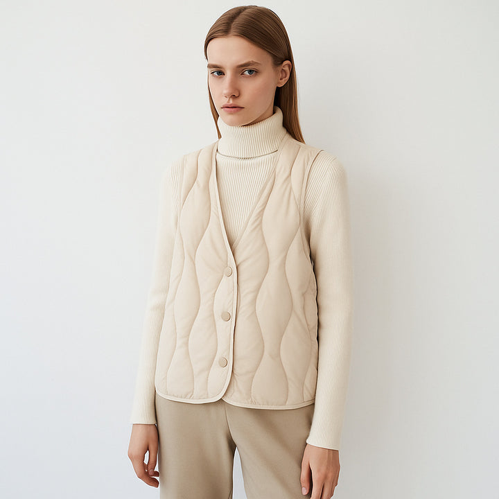 Quilted jacket for women with practical pockets and modern cut Lune London