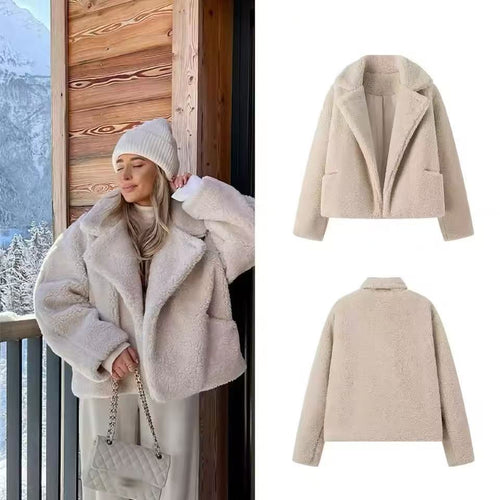 Faux fur jacket for women with an elegant oversized fit and a luxurious inner lining Lune London