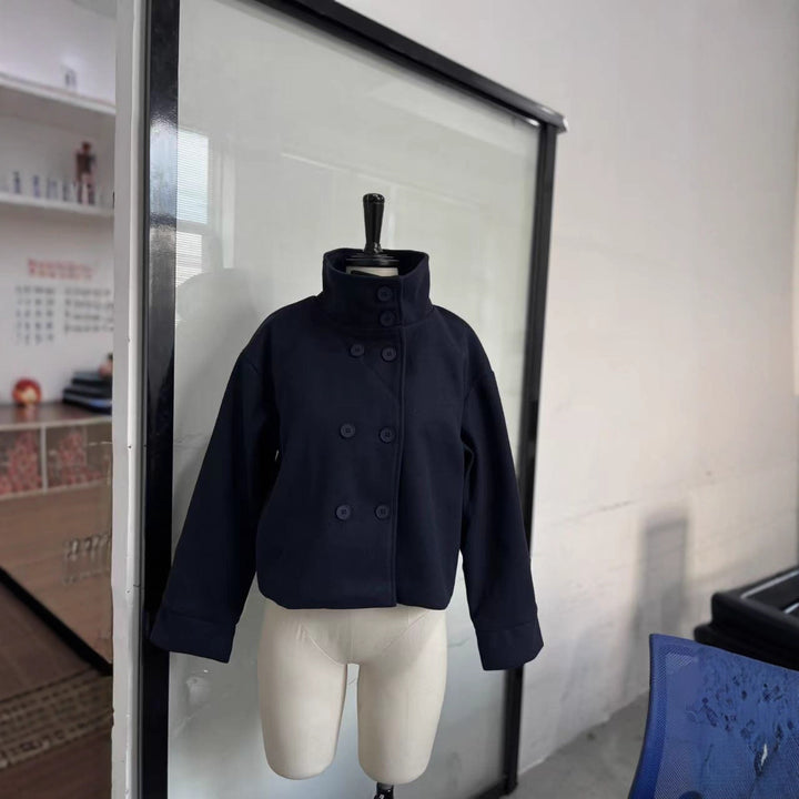 Veste oversize pour femmes avec col haut et détails en boutons Chic & Stil