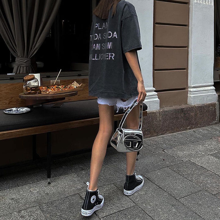 Oversized women's t-shirt with catchy Lune London print