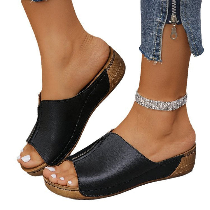 Women Slippers Made of High-Quality Leather with Comfortable Footbed and Non-Slip Sole Lune London