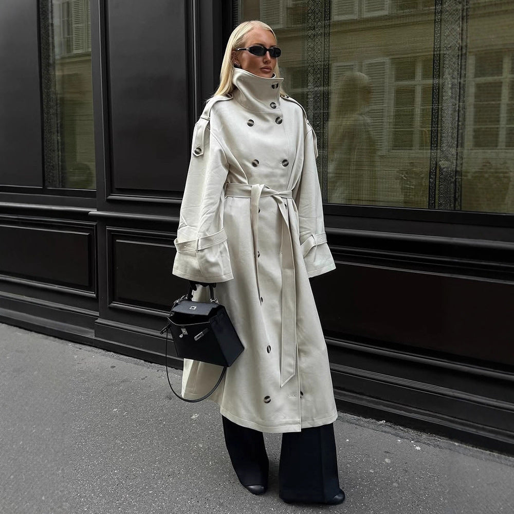 Manteau trench élégant pour femmes avec larges revers et poches pratiques Chic & Stil