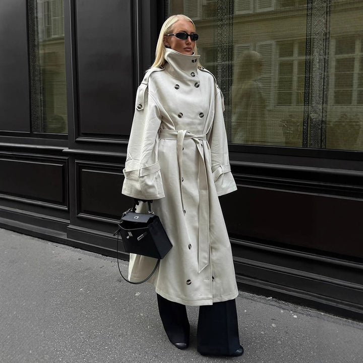Manteau trench élégant pour femmes avec larges revers et poches pratiques Chic & Stil