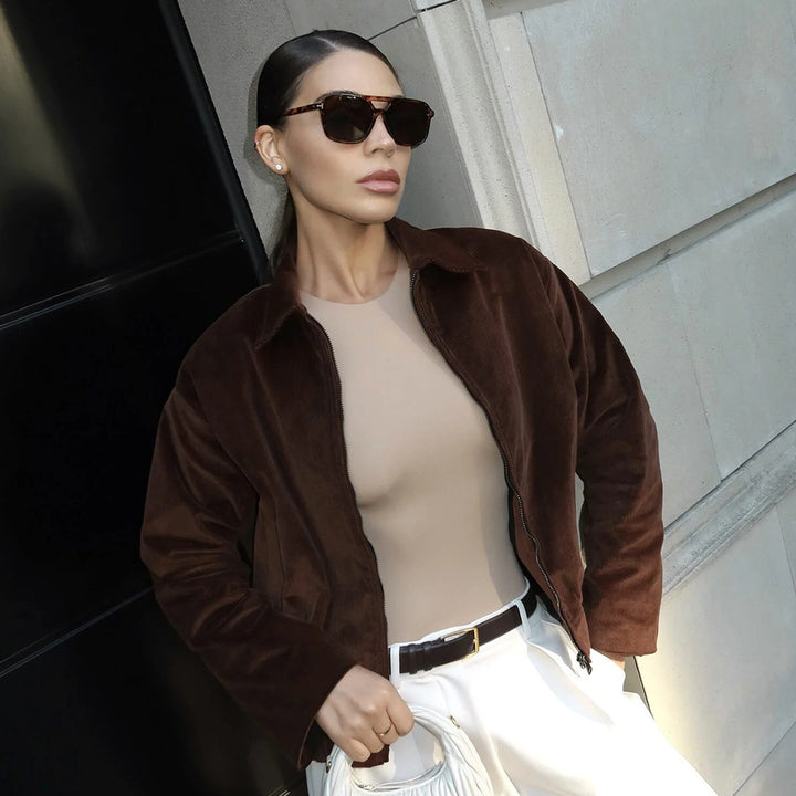 Trendy corduroy jacket for women with a relaxed fit and straight collar Lune London
