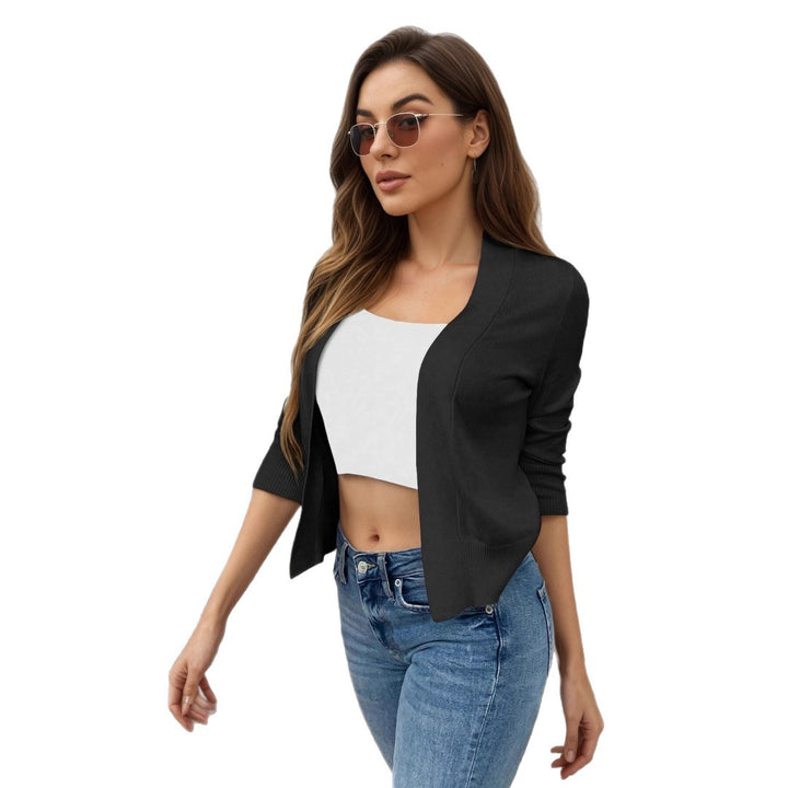 Fashionable knitted jacket for ladies with a flattering cut and an elegant opening Lune London