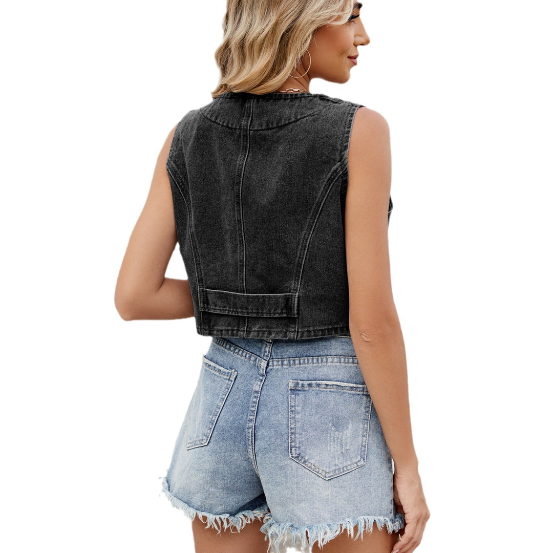 Women's denim jacket with a chic and elegant vintage look