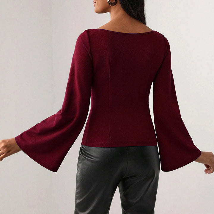 T-shirt femme avec décolleté en V profond et manches trompette élégantes Chic & Stil