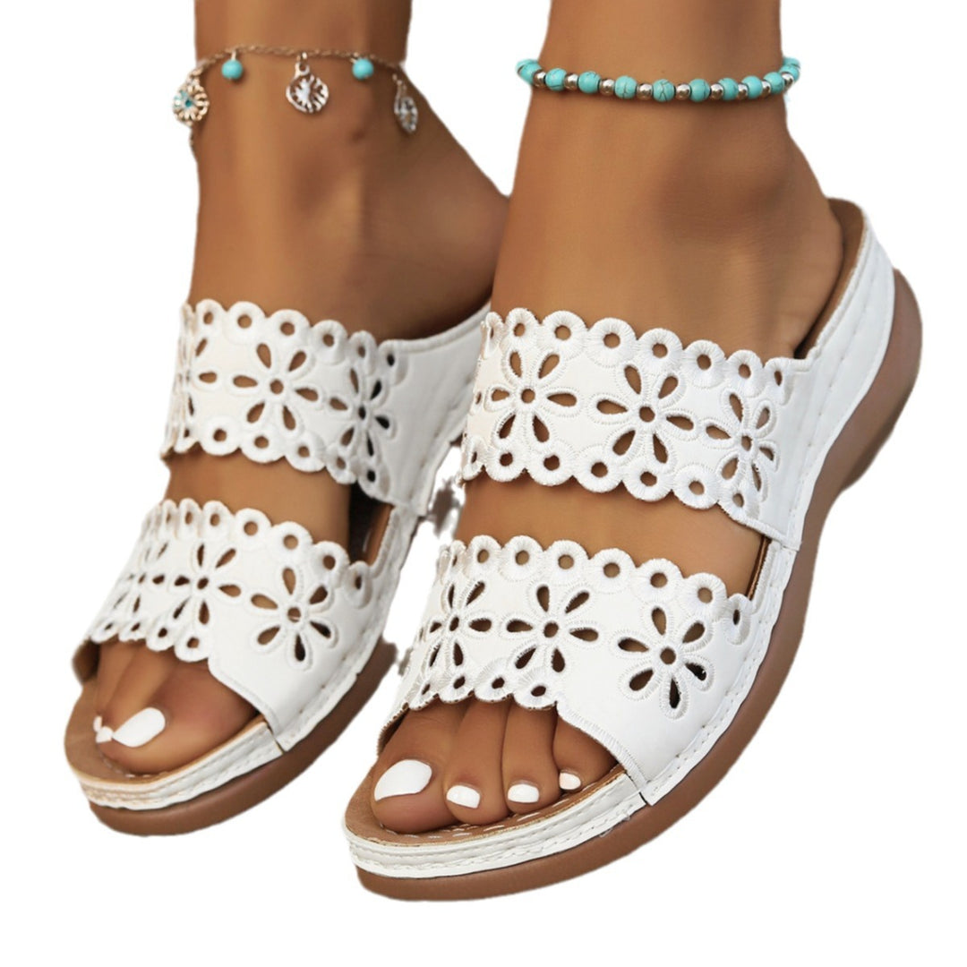 Comfortable sandals for ladies with floral details and a non-slip sole Lune London