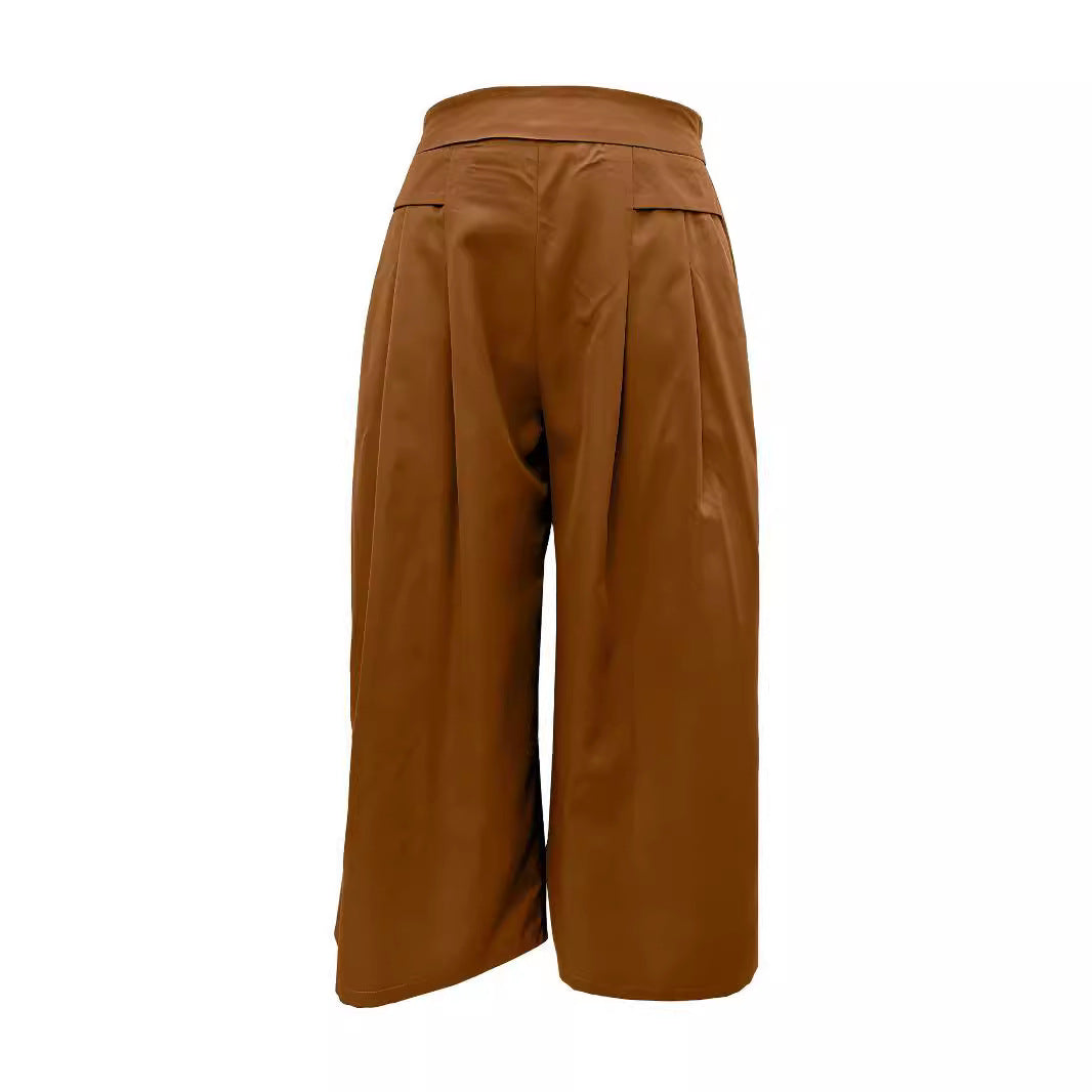Wide trousers for women with elegant pleats and practical pockets Lune London
